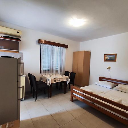 Apartmani Ivandic Murter Kamer foto