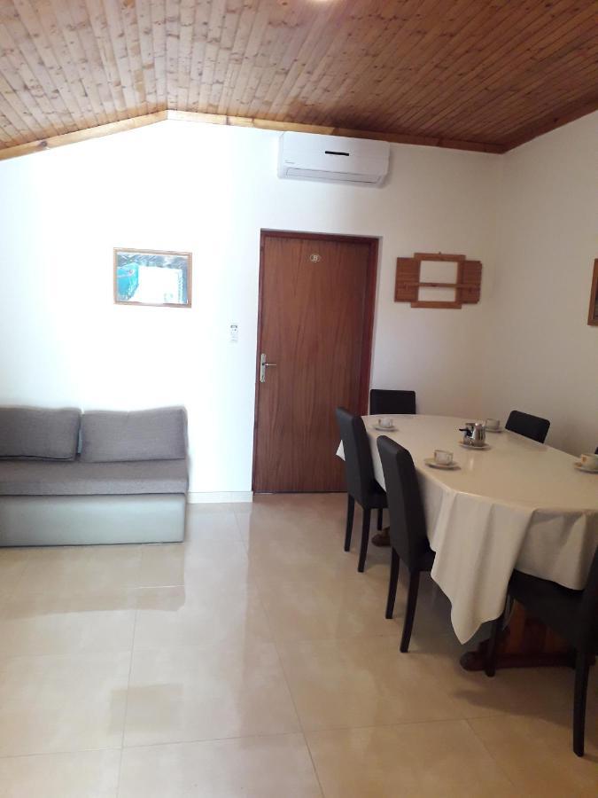 Apartmani Ivandic Murter Kamer foto